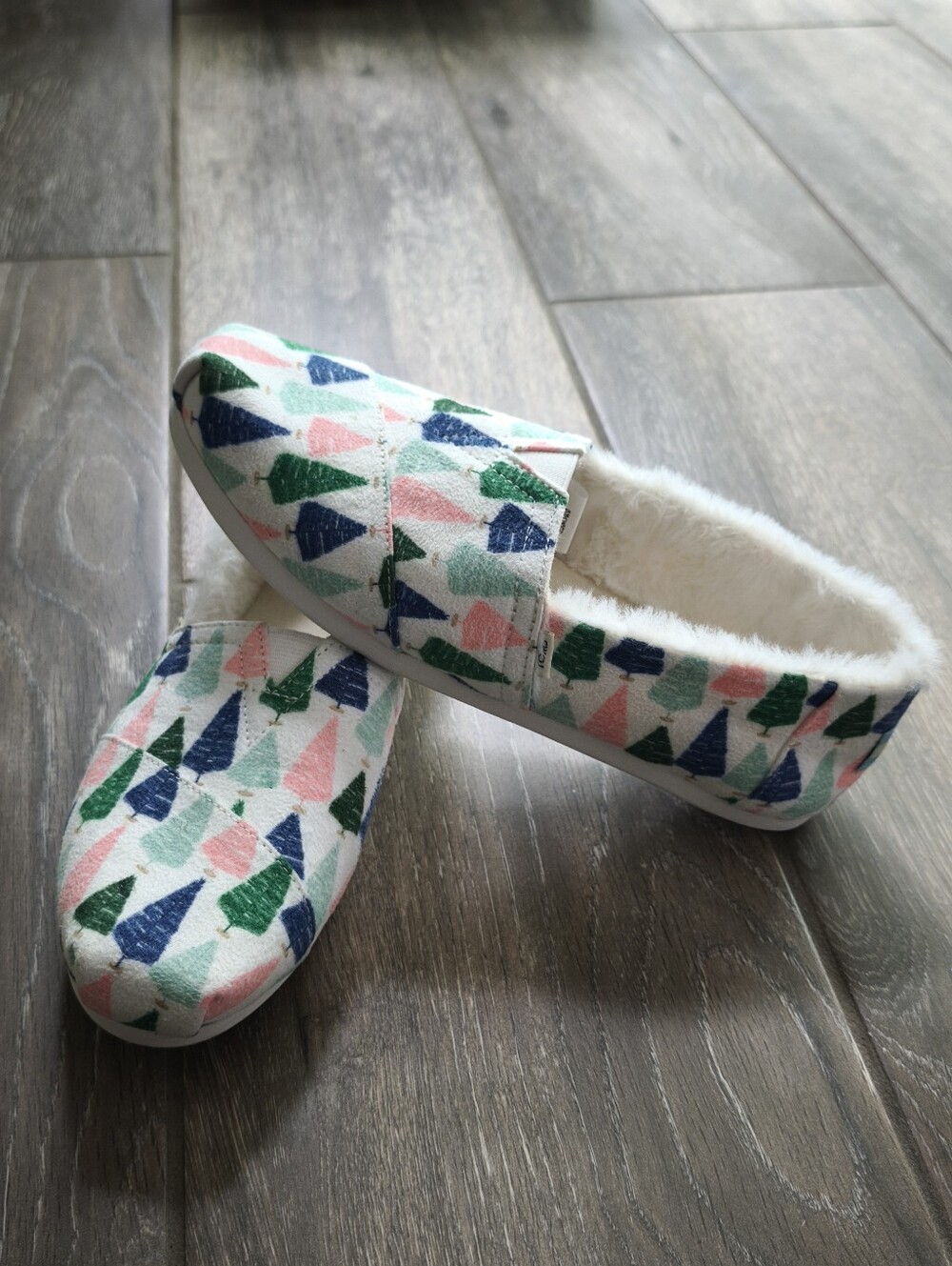 TOMS x Paper Source Bottle Brush Christmas Tree Faux Fur Slip Ons Women 7